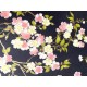 Japonais fleurs de printemps sur noir